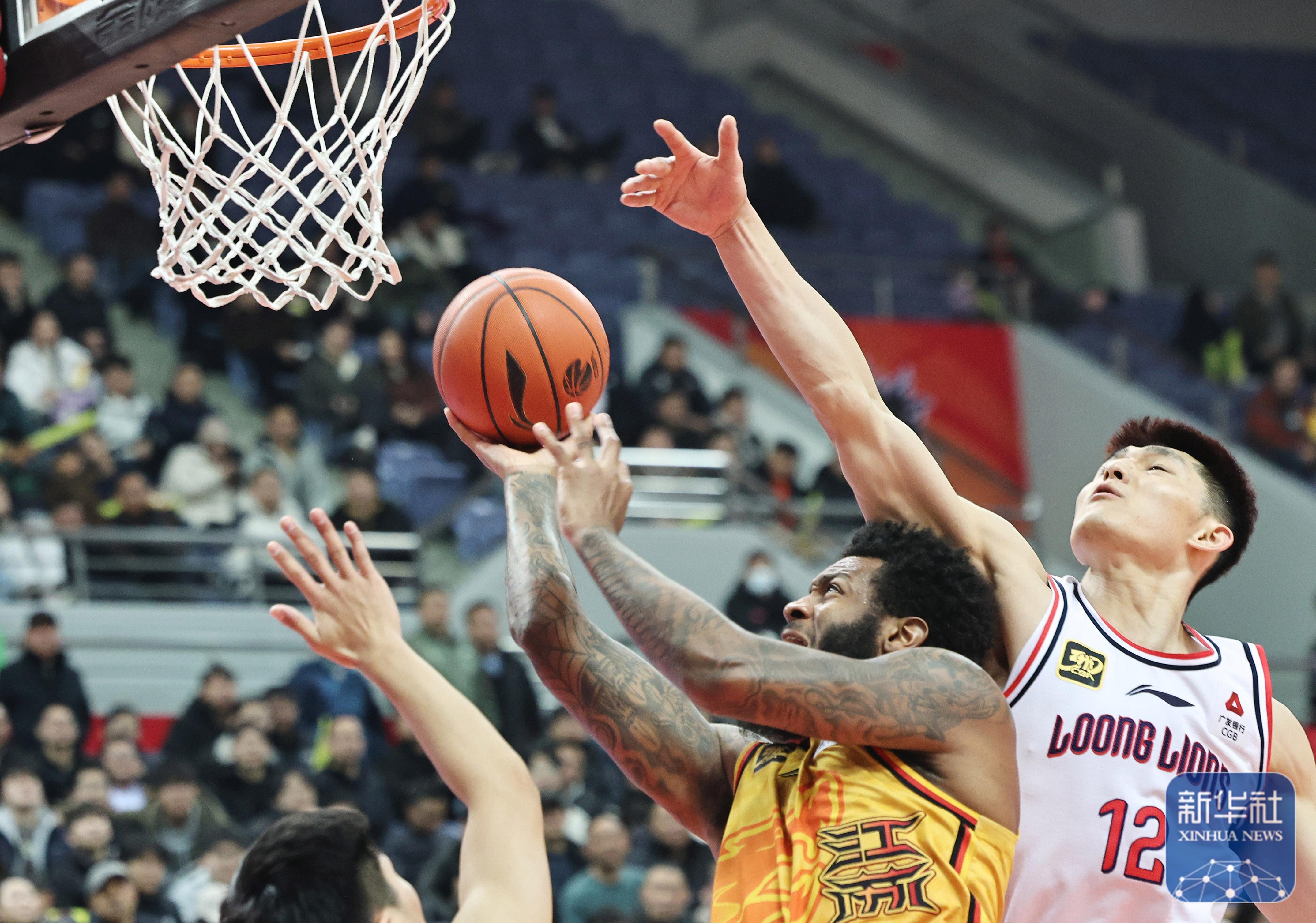 爱游戏app-包含集结日亚特兰大备战NBA总决赛，豪取连胜细节曝光，质疑声仍在，年轻球员得到机会的词条-爱游戏app